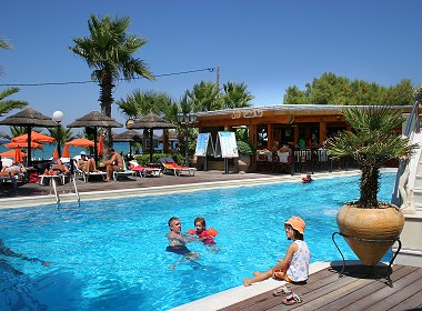 phoenix hotel tsilivi